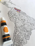 Mapa Mundi para pintar con ilustraciones – detalle Sudamérica con tubo de pintura – Mapas del Sur